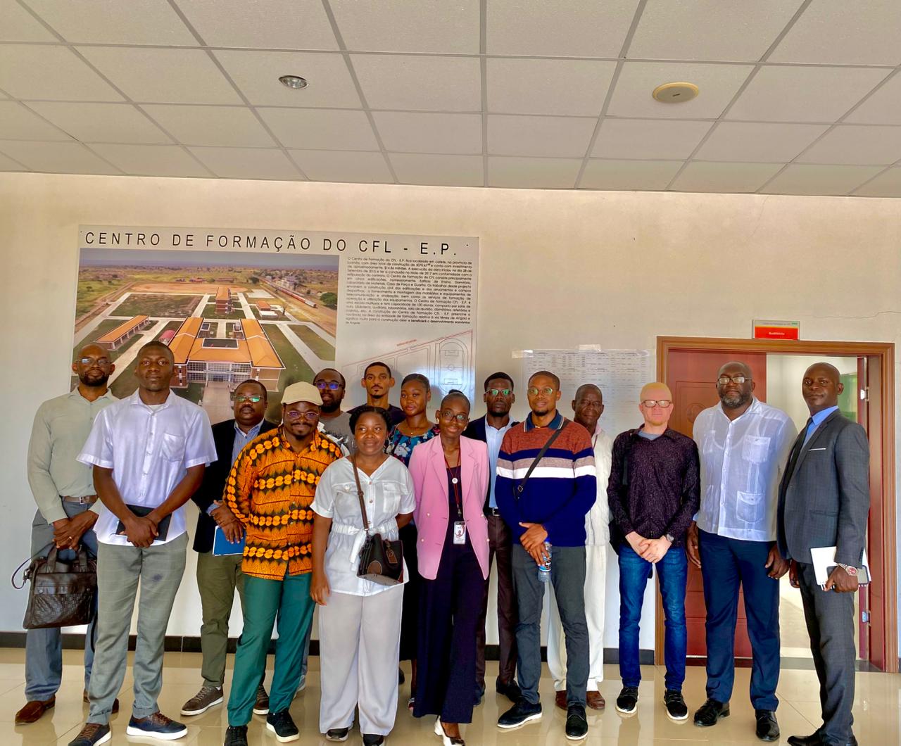 ESTUDANTES DO IPGEST REALIZAM VISITA DE ESTUDO AO CFL